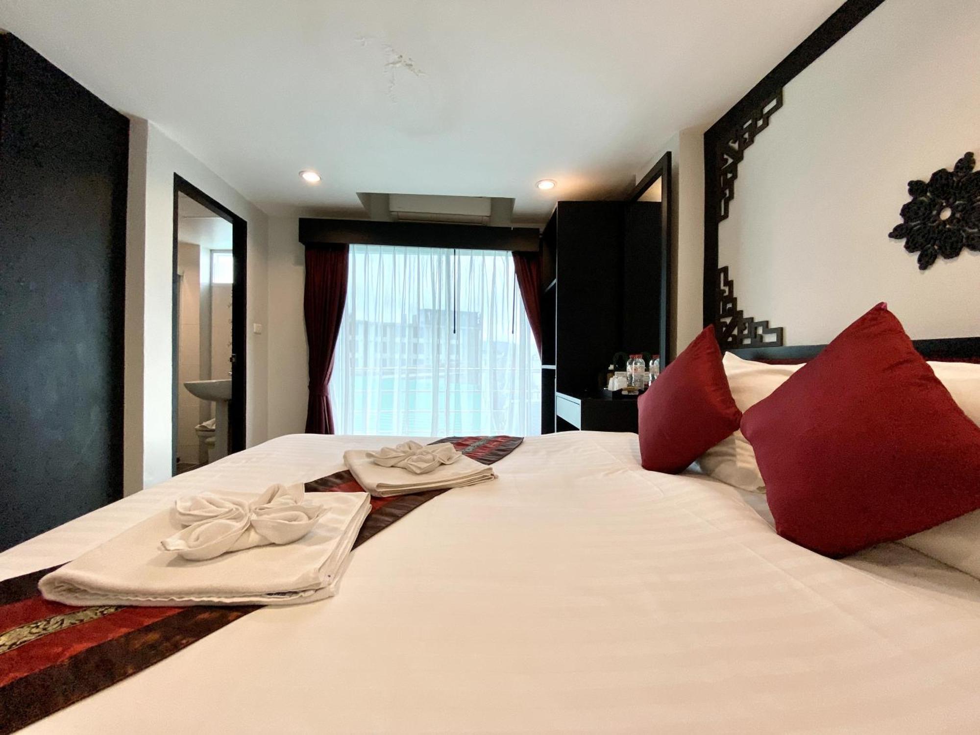 Sunray Beach Hotel Patong Exterior foto